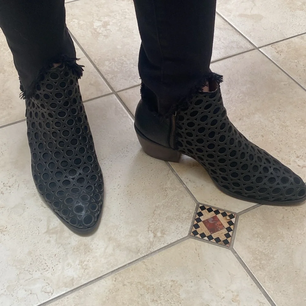 Black Patterned Size 38 Bootie from Spain - Picture 1 of 9